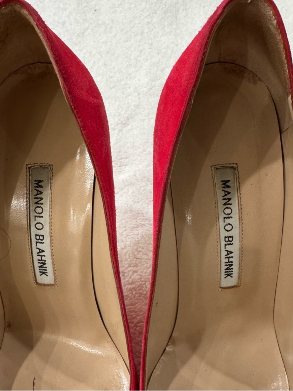 Manolo Blahnik FUCHSIA Suede Pumps